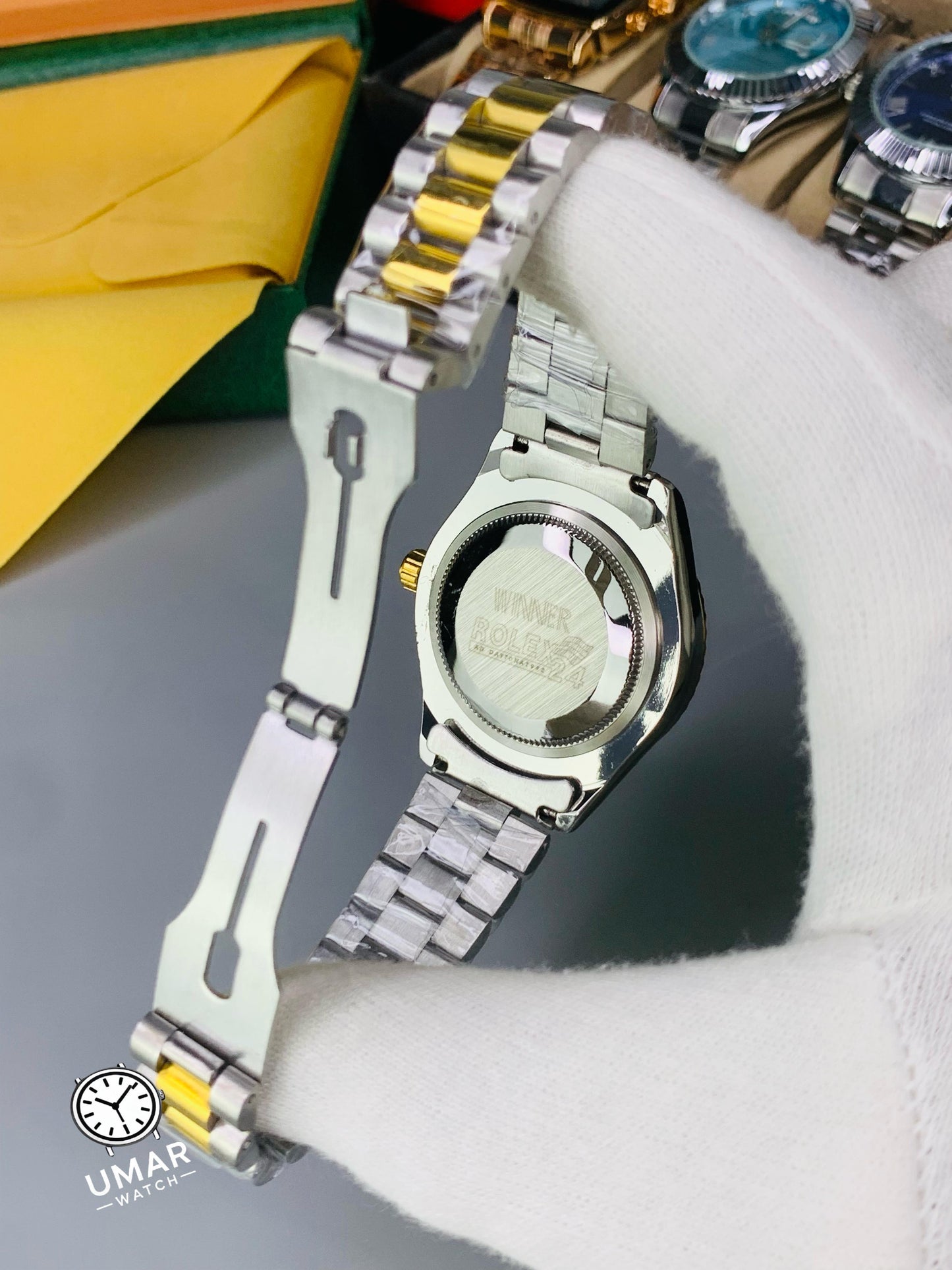 Luxury Men’s Analog Wrist Watch with Date Display