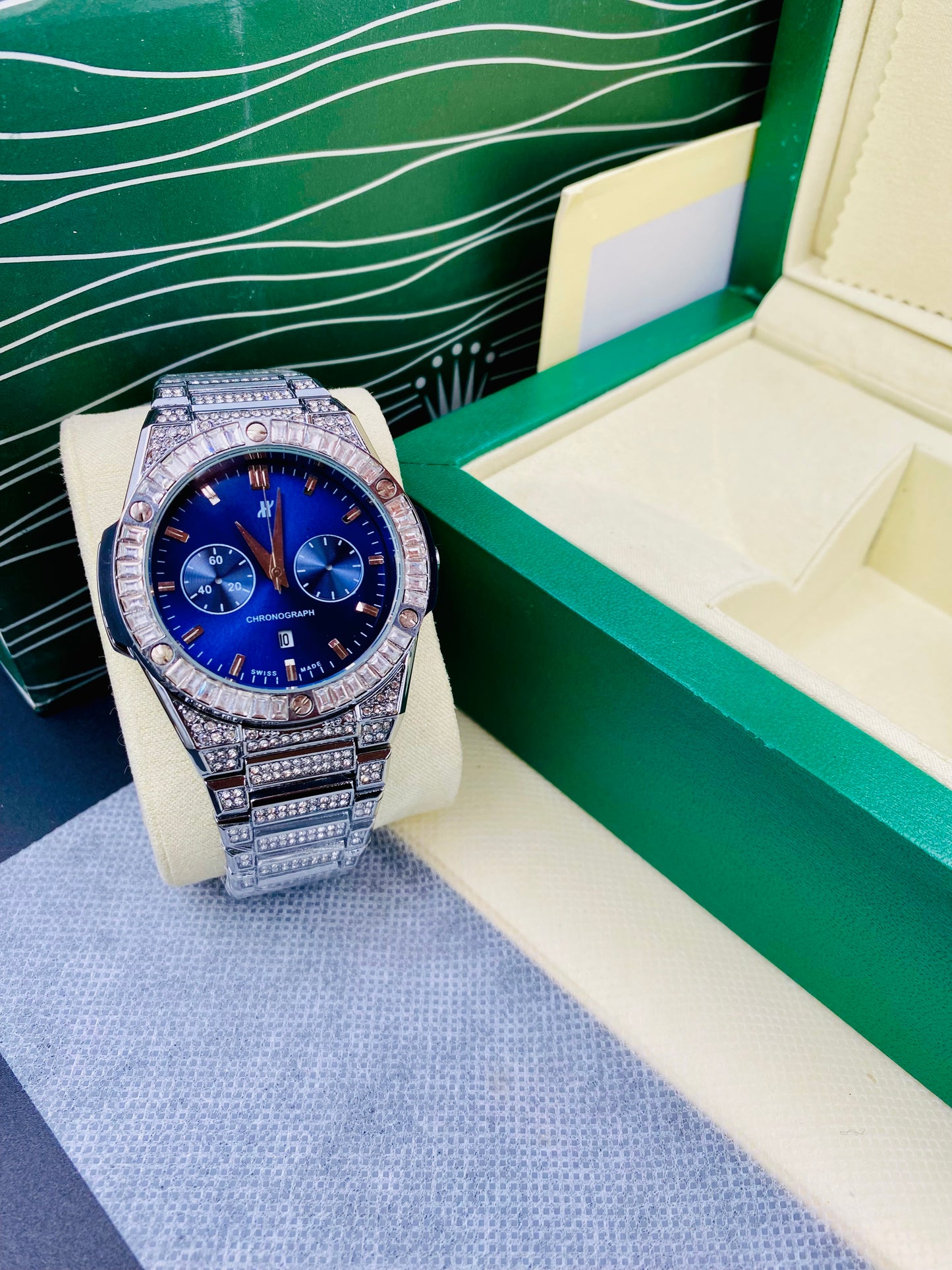 Silver Blue Luxary Diamond Set With Date Function